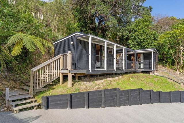Glamping comfort with sun and sea views
