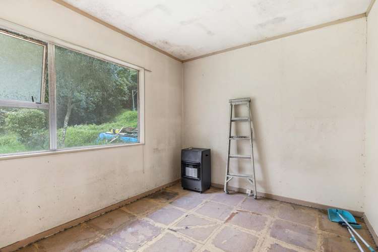 22 Fyvie Avenue Tawa_11