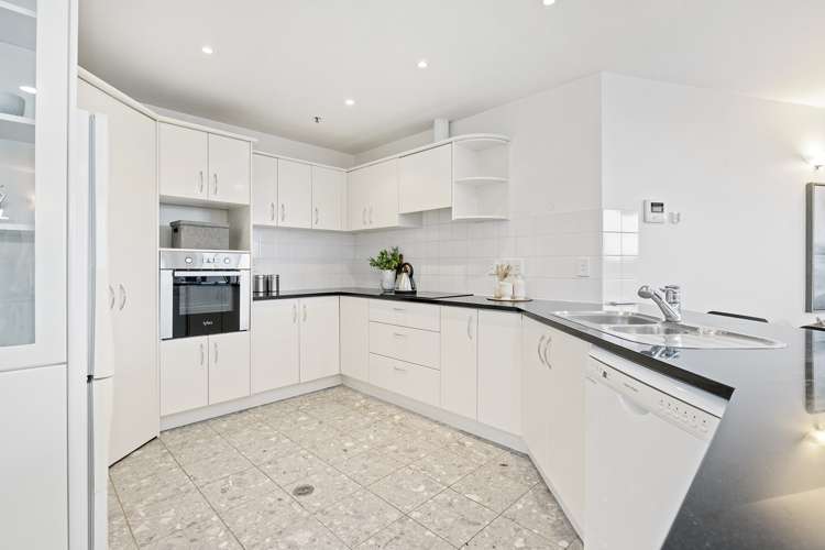 5d/173 Hurstmere Road Takapuna_8