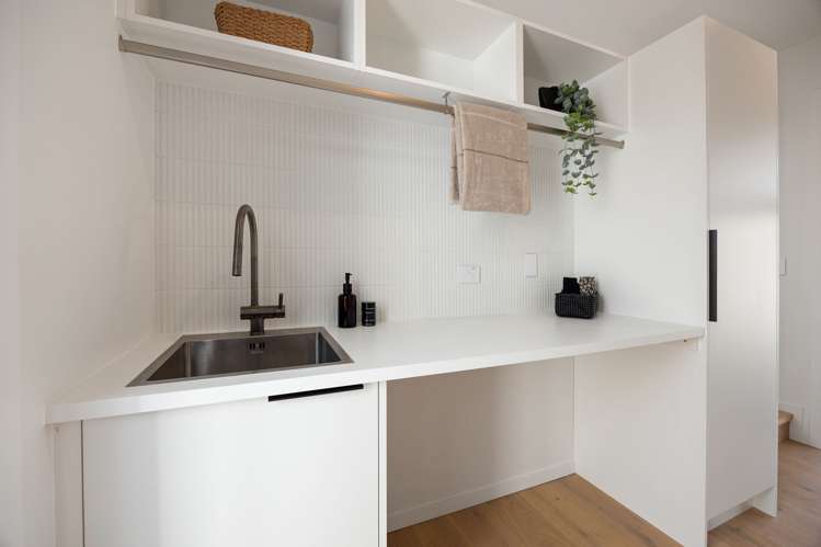 4/15 Lake Domain Drive Hamilton Lake_19