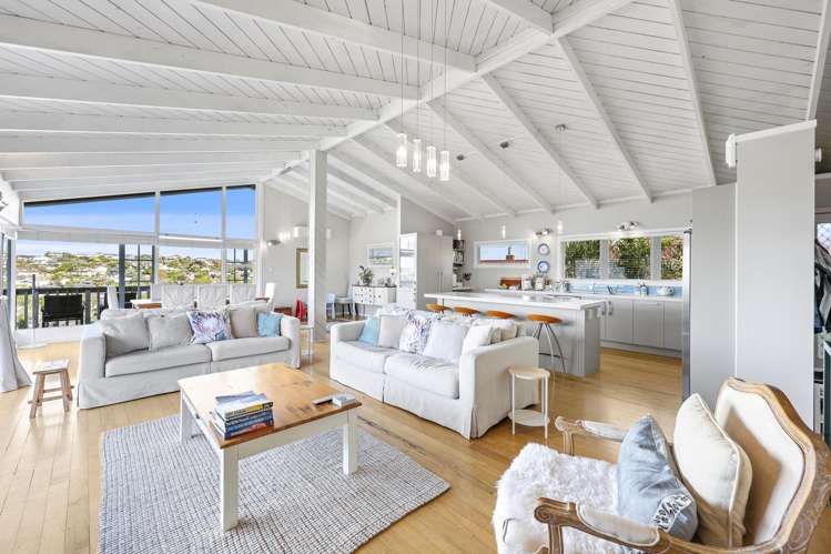 13 Colmar Road Mellons Bay_48