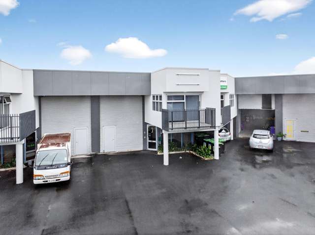 Tidy and versatile industrial unit