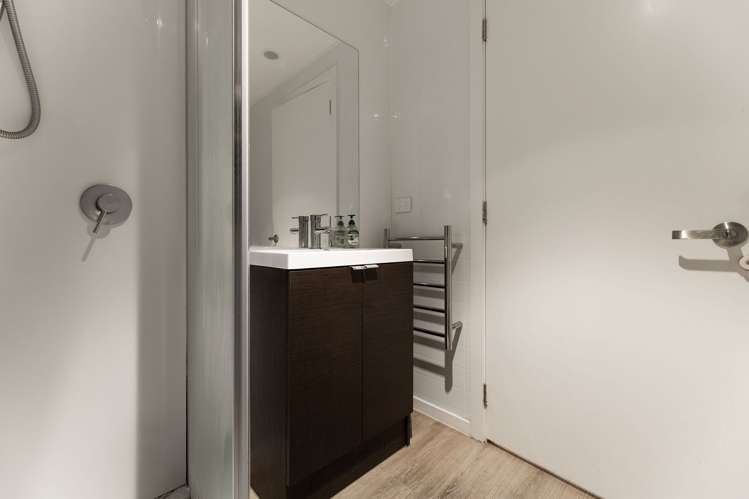 14b/135 Hallenstein Street Queenstown_7