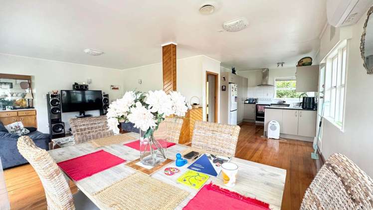 4 Easton Park Parade Glenfield_3