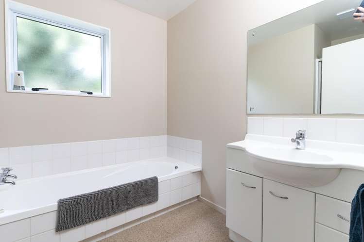 1 Azalea Close Templeton_13