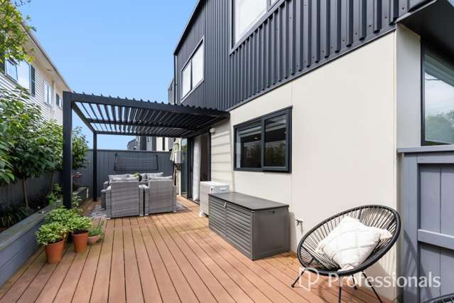 1/51 Kings Crescent Lower Hutt Central_1