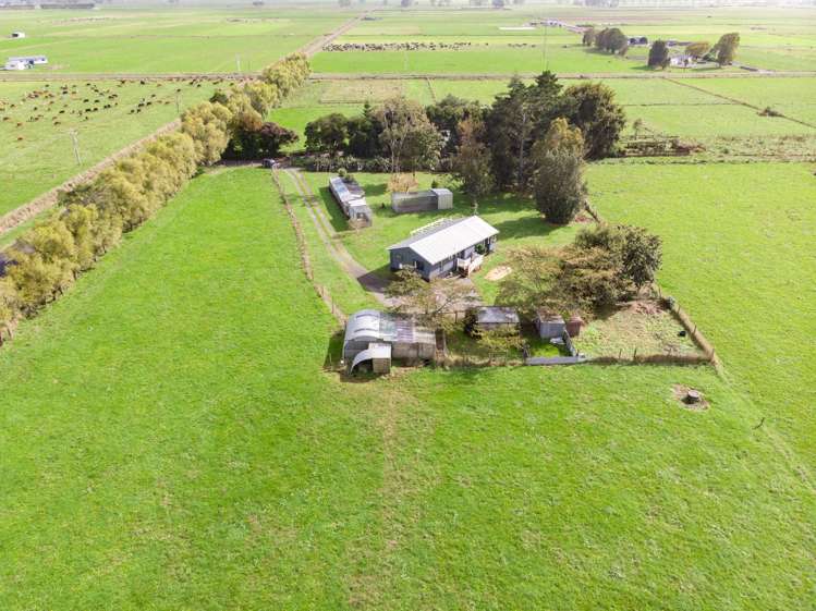 230 Central Road North Waitakaruru_28