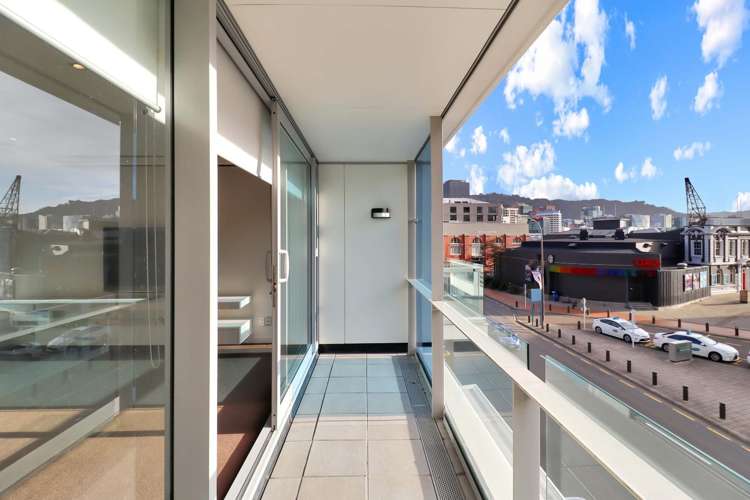 2c/42 Cable Street Te Aro_5