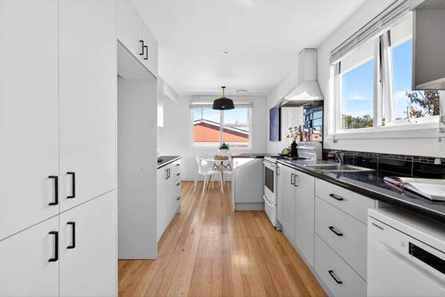 217 Dowse Drive Maungaraki_4