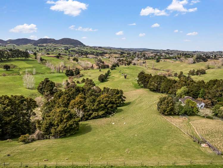 26 Puriri Glade Maungaturoto_29