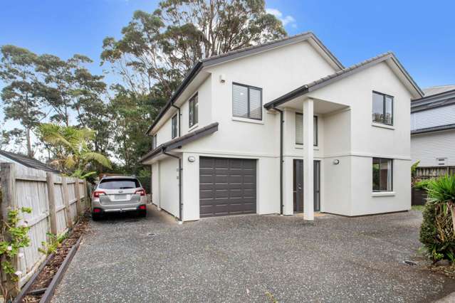 Family Size Home in Sought-After Narrow Neck!