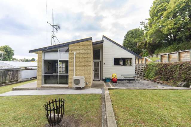 Spacious 3 Bedroom + Office Home in Prime Dinsdale Location