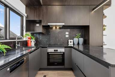 12/1B Egremont Street_4