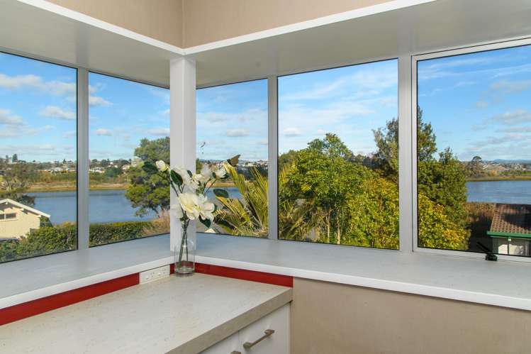 4 Sunny Bay Road Matua_41