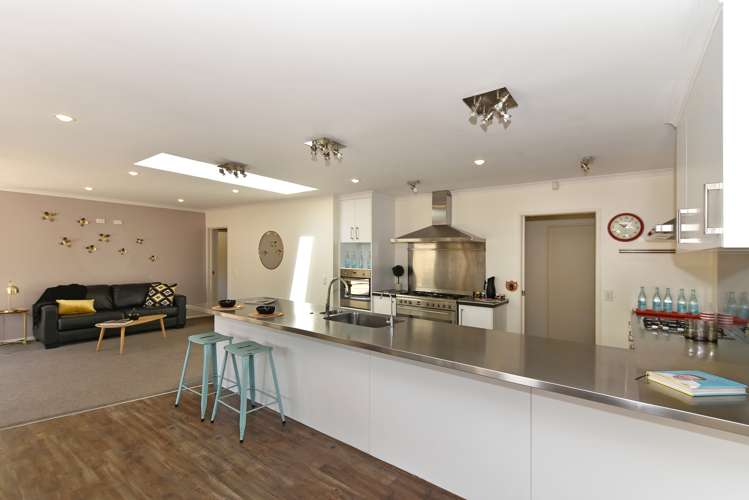 6 Ken Wadsworth Way Stoke_2