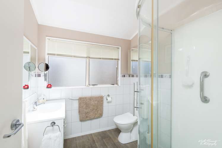 2/17 John Street Trentham_7