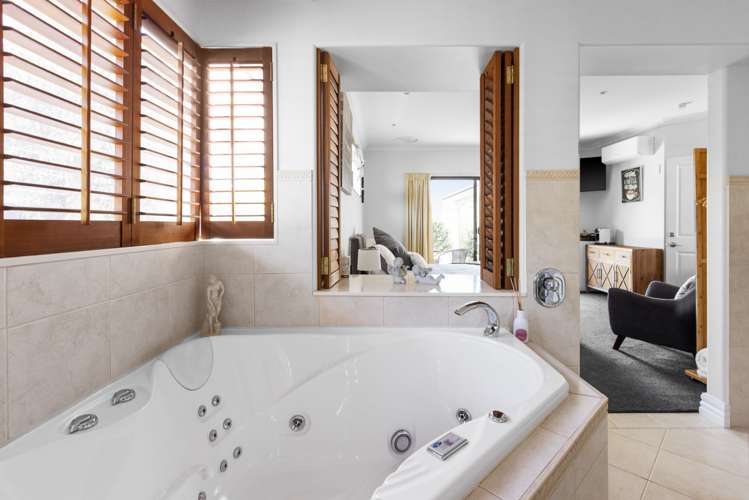 36 Kensington Drive Taradale_13