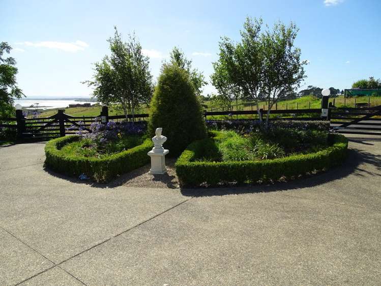 161 Capes Road Pollok_24