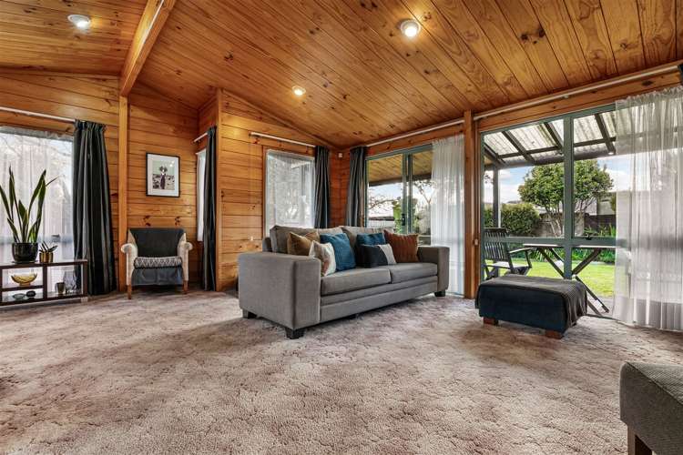 2/111 Beach Road Pahurehure_5