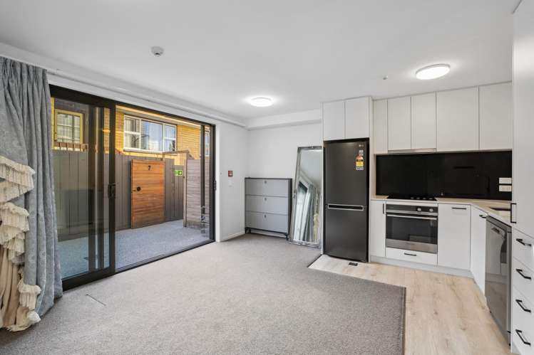 7/14 Fryer Street Queenstown_10