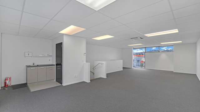 8/27 Waterman Place Ferrymead_1