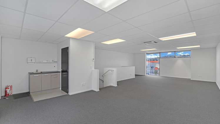 8/27 Waterman Place Ferrymead_1
