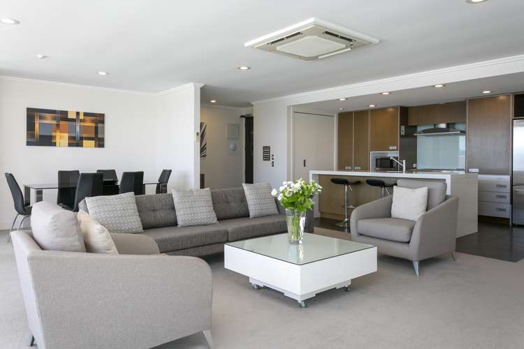 20/225 Lake Terrace Waipahihi_17