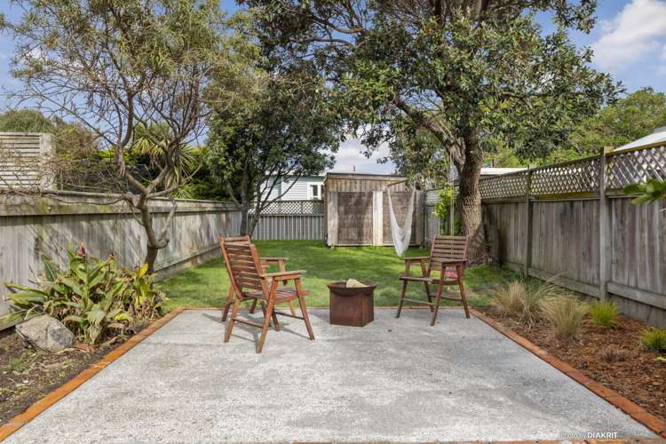 18 Apu Crescent Lyall Bay_12