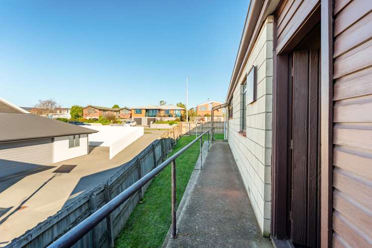 2/10 Miro Street Glenwood_19