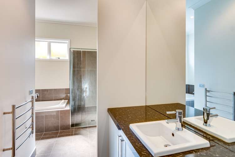 127 Kent Terrace Taradale_13