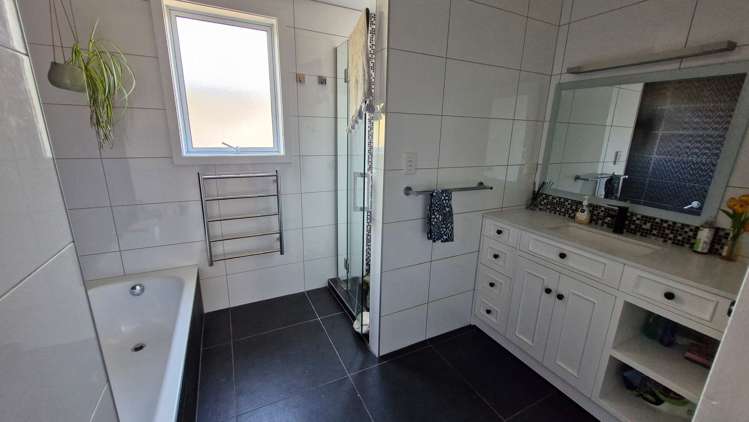 7 Fourth View Avenue Beachlands_4