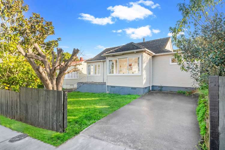 1 Edmonton Avenue_0