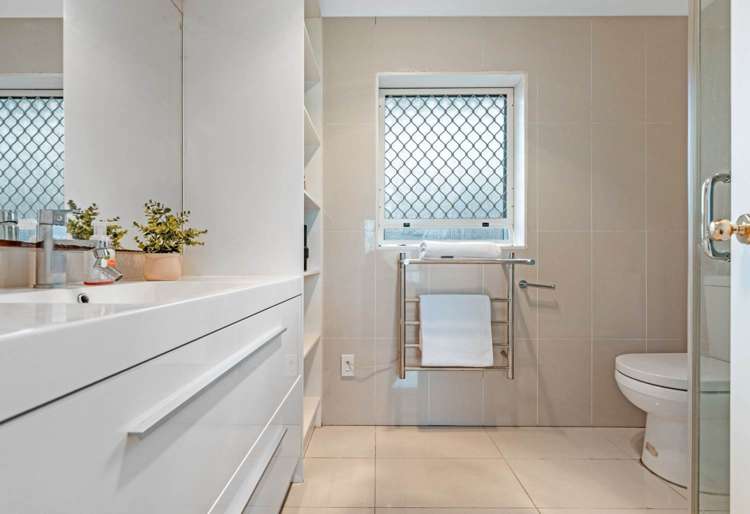 12 Ridgefield Lane East Tamaki Heights_14