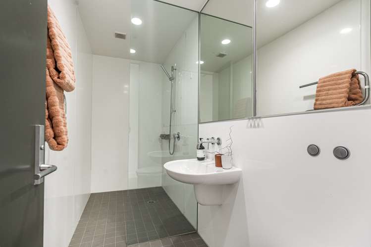 3a/2 Fisher-Point Drive Auckland Central_11