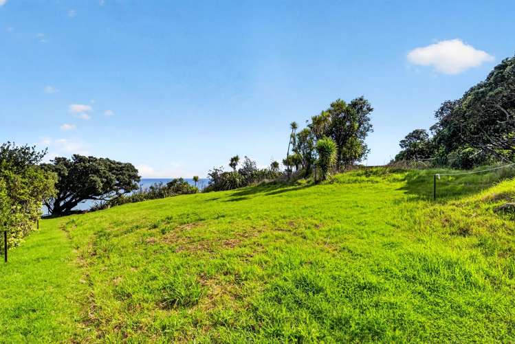 9 Ngatira Road Muriwai Beach_10