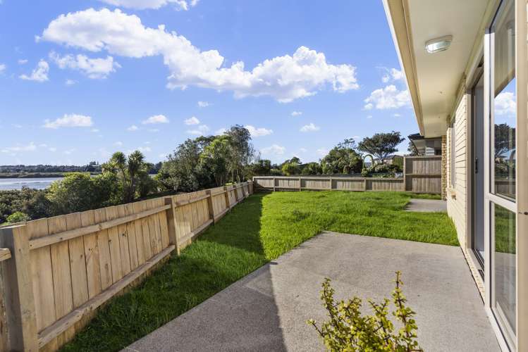 6 Brechin Place Wattle Downs_16