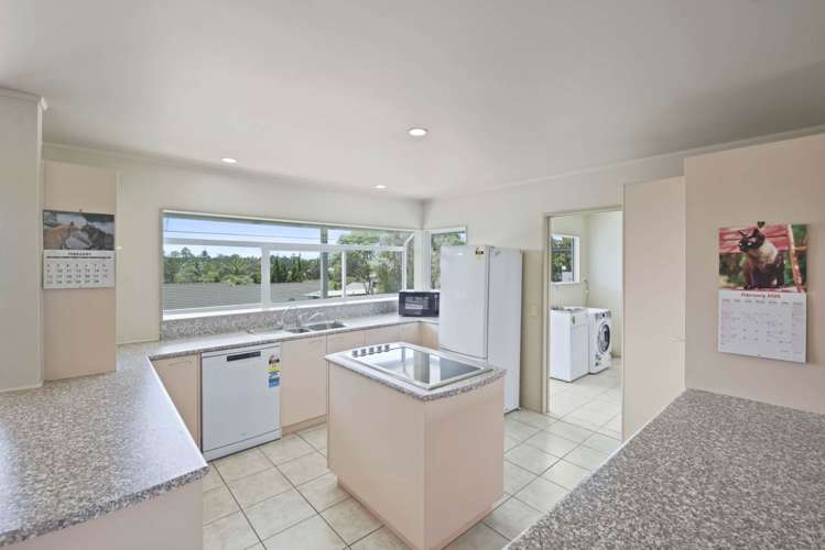 16 Alec Craig Way Gulf Harbour_7