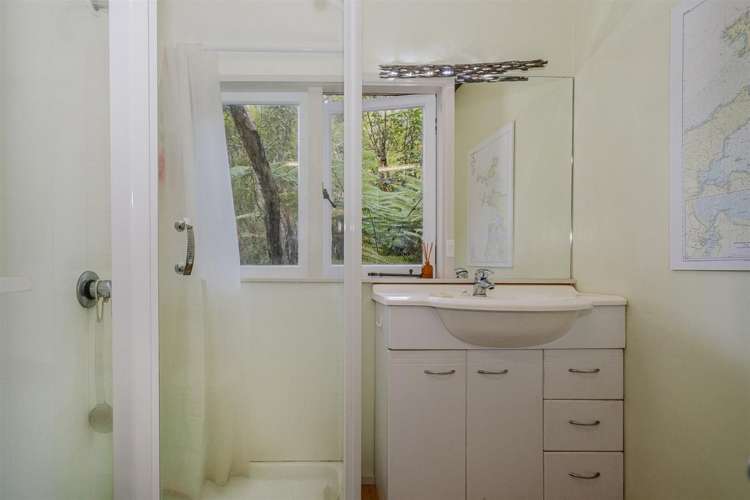 295 Kopaki Point Cooks Beach_12