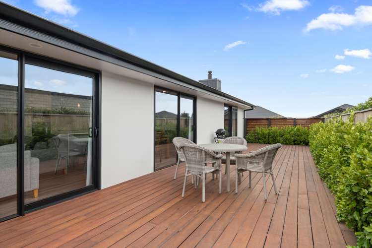 11 Caproni Road Burleigh_13