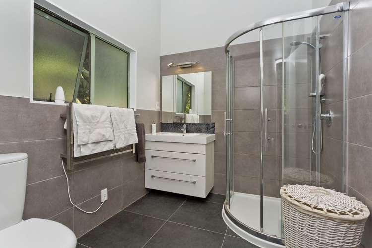 2/62 Stapleford Crescent Browns Bay_11