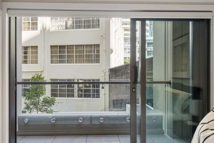 213/47 Beach Road City Centre_24