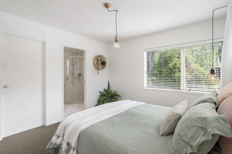 2/96 Beach Road Castor Bay_6