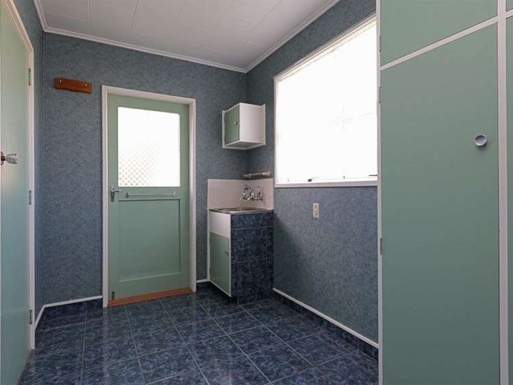 2 Holyrood Street Taradale_12