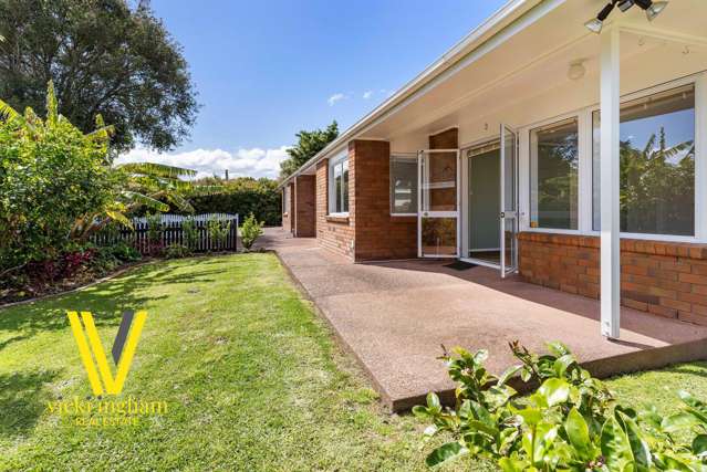 Brick N Tile Hideaway - Bring the Golf Clubs!