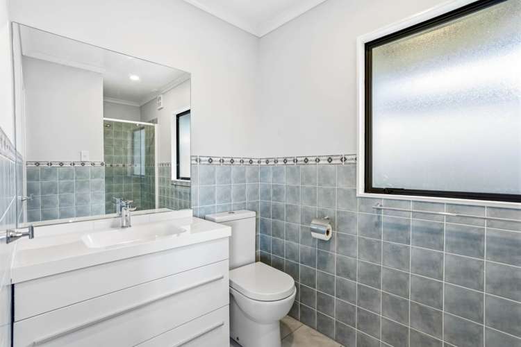 7 Rivervale Grove Stanmore Bay_18