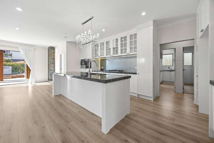 16 Lime Hill Rise Flat Bush_15