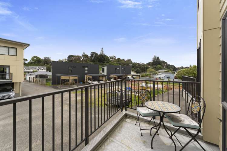 6/8 Wellington Road Paekakariki_9