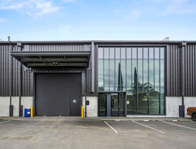 Premium tilt-slab industrial in Woollen Mills
