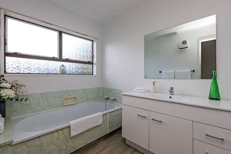 15 Kirkcaldy Place Flaxmere_11