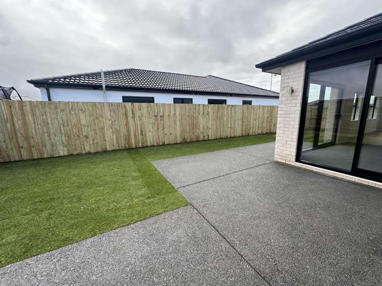16 Accadia Drive 11103_12